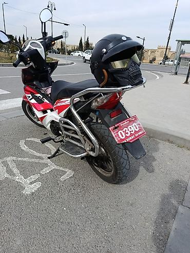 x9 skuter: Moped/Scooter – Sport dizayn, SKY49 prabeq 6000 - Korpus: qırmızı-ağ — 2