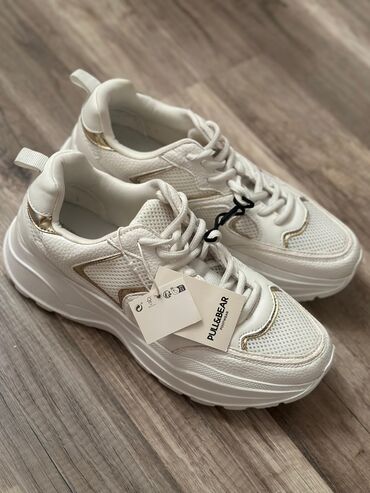 reebok ağ qaçış üçün qadın krossovkaları: Türkiyədən sifariş olunub, ölçü böyük olduğu üçün satılır. 98 azn