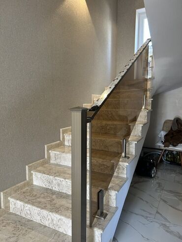 Pilləkən məhəccərləri: Mərmər pilləkənlər üçün metal və dekorativ məhəccər istehsalı və — 14