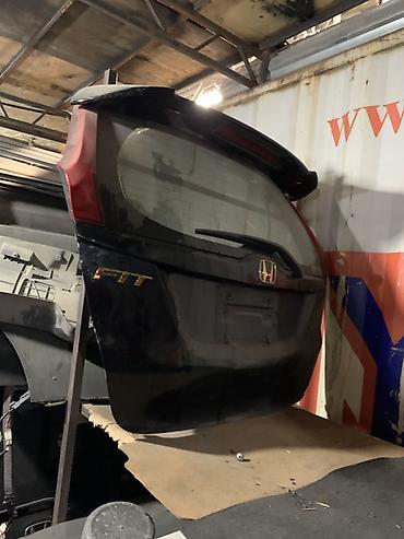 Крышка багажника в сборе для Honda (модель с эмблемой «FIT»), черный