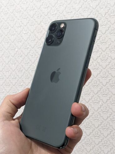 Apple iPhone: IPhone 11 Pro Max, Б/у, 256 ГБ, Черный, Наушники, Зарядное устройство, Защитное стекло, 85 %