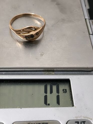 Кольца: Золотое кольцо 585 пр.разм 15.5,вес 1.7гр.с декоративной вставкой и