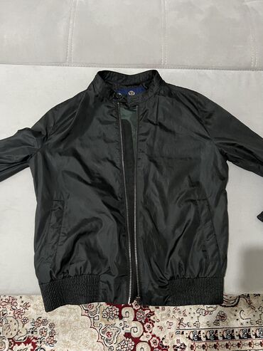 вещи под реализацию: Куртка 6XL (EU 52), цвет - Черный