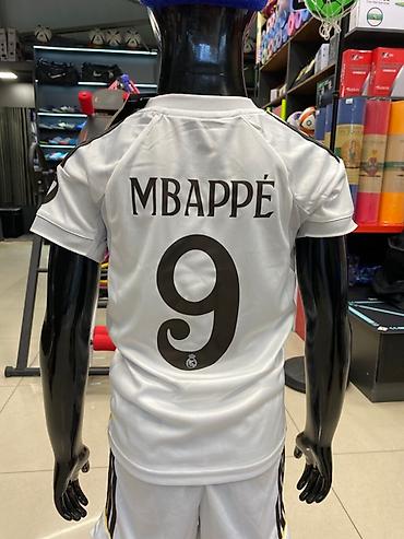реал: Белая футболка и шорты футбольного клуба «Реал Мадрид» от Adidas. На — 2