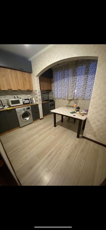 срочно продаю квартиру в бишкеке: 1 бөлмө, Менчик ээси, Чогуу жашоосу жок, Жарым -жартылай эмереги бар