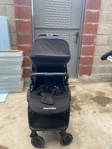 коляски для новорожденных: Коляска, цвет - Черный, Б/у