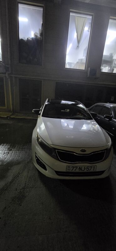 kvadrasikl satışı: Kia Optima – ağ rəngli sedan Xarici: - Ağ kuzov, qara panoramik dam -