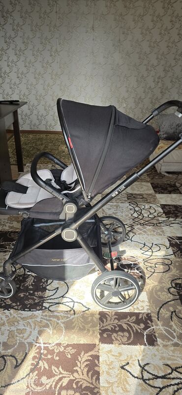купить бу коляску прогулочную: Коляска, цвет - Черный, Б/у