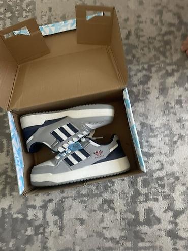 обувь adidas: Мужские кроссовки, 36, Adidas, Новый, цвет - Серый, Платная доставка — 1