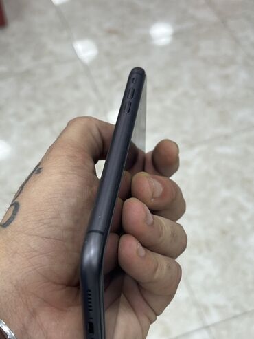 Apple iPhone: IPhone 11, 64 GB, Qara, Face ID — 4