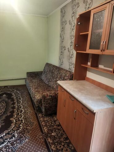 сниму дом недорого: Срочно сдается большая комната с мебелью.Отопление газовое. Для 2-х