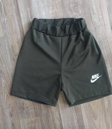 pantalone kvalitetne malo: Nike ženske šorcevi Novo Mokra likra i pamuk Veličine M i L Za veći