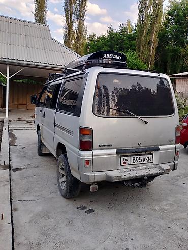два авто: Mitsubishi Delica: 1988 г., 2.4 л, Механика, Дизель, Минивэн — 4