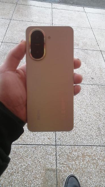 Xiaomi Redmi smartfon - Korpus: qızılı rəng, mat arxa panel, oval