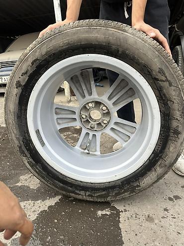 Шины и диски: Литой диск Toyota с шиной 245/55 R19 — 4