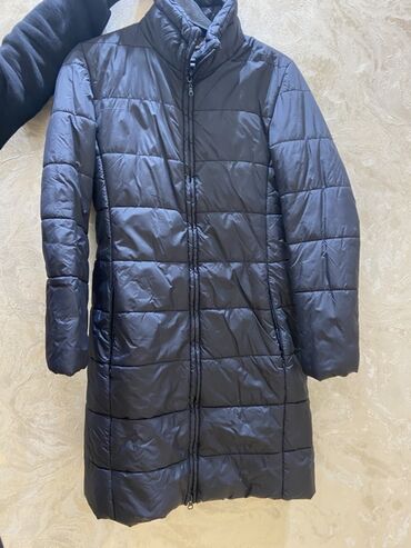 Toy paltarları və aksesuarları: Qadınlar üçün uzun qara şişmə palto - Rəng: qara - Dizayn: üfüqi