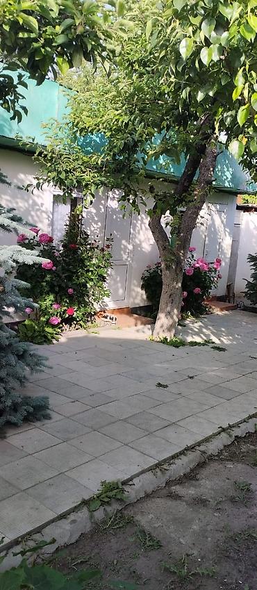 Продажа коттеджей и домов: 🏡 Продается дом в центре г. Чолпон-Ата 📍 Улица Советская, 136 🔹 — 12