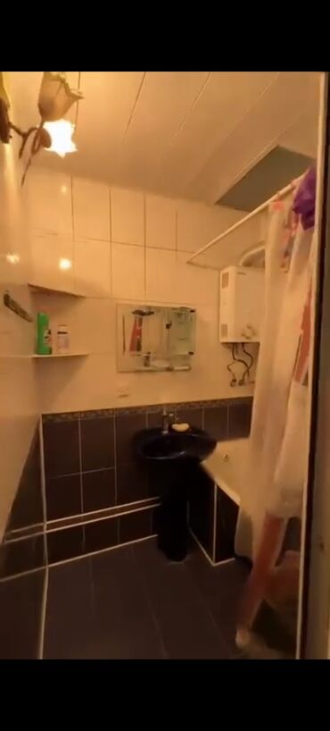 Долгосрочная аренда квартир: Nizami metrosun yaxınlıqı(metroya 2_3 dəyqa piyada) tibb universitetin