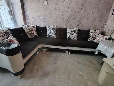Künc divan və taxta stul dəsti - Künc divan: L formalı, geniş oturma