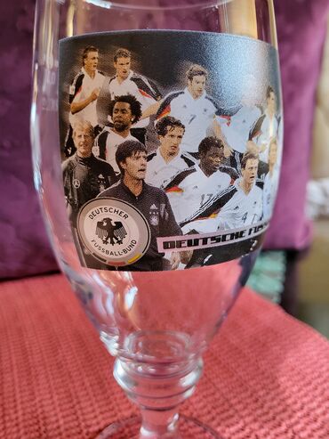 Čaše: Case nove za pivo iz 2005 godine. Case nove,dezen bez ostecenja,sve — 12