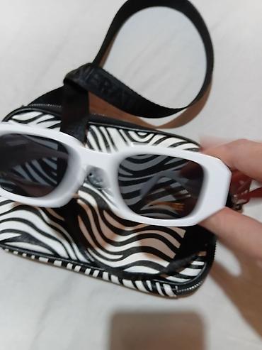 Torbe: Torba preko ramena sa zebra šarom + bele sunčane naočare - Dizajn — 7