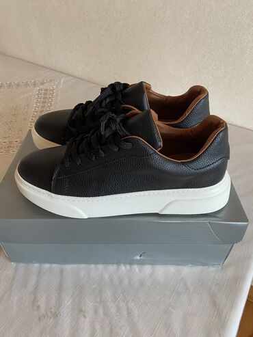 Krasofkalar və idman ayaqqabıları: Başlıq: 🌟 Tam Yeni Trendyol Ayaqqabısı – 41 Ölçü 🌟 Məzmun — 3