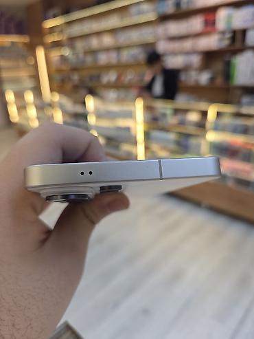 flip 4: Смартфон Samsung S26 Ultra, белый цвет. Ключевые особенности: - — 5