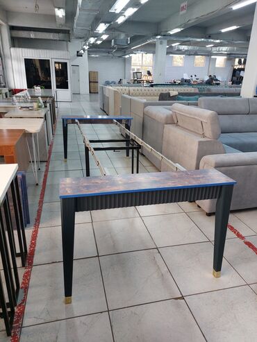 Столы для зала: Стол трансформер "Элит"
удлиняется до 3 метра
в комплекте 5 вкладок — 7