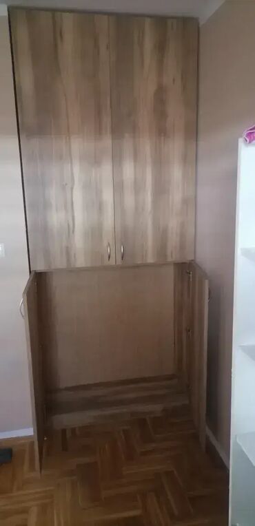 Ormari: Ormar 41 📌 Specifikacije: Materijal: Univer ploča Debljina: 18 mm — 4