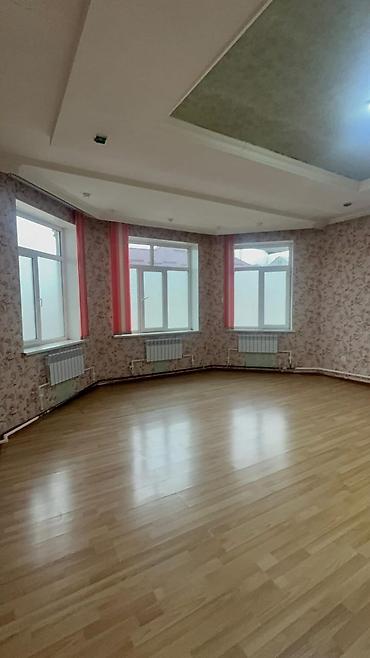 посуточно дом с баней: СДАЁТСЯ Просторный частный дом с участком и навесом для авто. - Три — 8