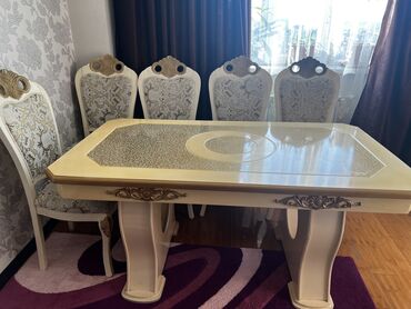 Masalar və oturacaqlar: Qonaq masası, İşlənmiş, Açılmayan, Kvadrat masa, İtaliya