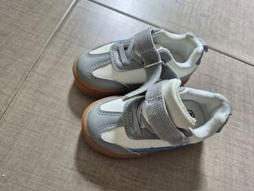 Patike: Dečije patike za prve korake - Veličina: 22 (otisak “22” vidljiv na — 1