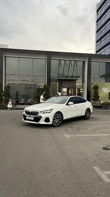 kaiyi e5: BMW 5 series: 2023 г., 2 л, Робот, Бензин, Седан — 2