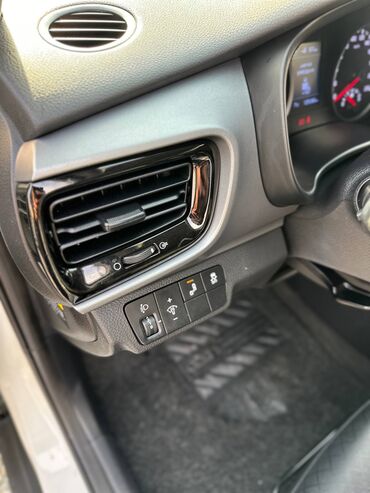 Kia: Kia Stonic: 2019 г., 1.6 л, Дизель, Хэтчбэк — 8