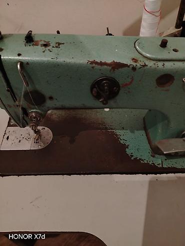 balaca maşın: Sənaye tikiş maşını və masa komplekti - Gəmirçək rəngli, bir iynəli — 3