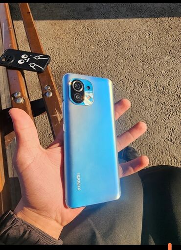 Xiaomi: Xiaomi, Mi 11, Б/у, 256 ГБ, цвет - Голубой, eSIM, 2 SIM — 1