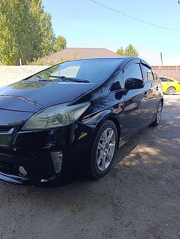 селика: Toyota Prius: 2013 г., 1.8 л, Робот, Гибрид, Хэтчбэк — 2
