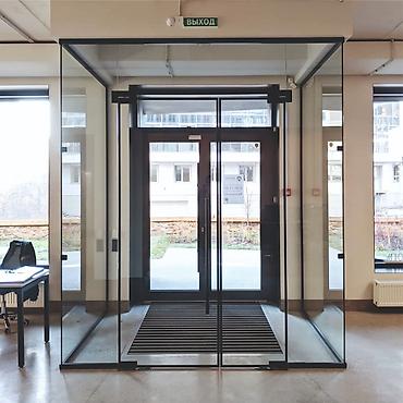 Стеклянные двери на заказ: Стеклянная дверь на заказ, Межкомнатная, Для частного дома, Одностворчатая, Распашная, Бесплатный замер, Бесплатная доставка, Бесплатная установка — 9