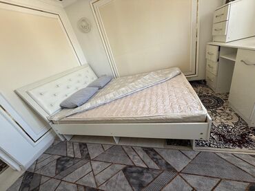 эвро забор калп: Двуспальная кровать с матрасом и мягким изголовьем - Размер