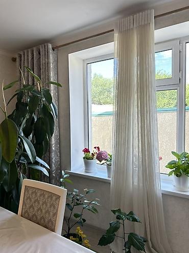 Продажа коттеджей и домов: Продается большой дом в центре г. Нарын 📍 Адрес: ул. Торобаева. Дом — 13