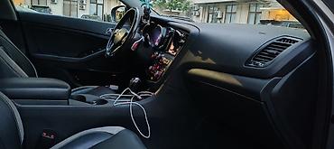 Kia: Kia Optima sedan - Kuzov: sedan, gümüşü rəng - Mühərrik və ötürmə — 6