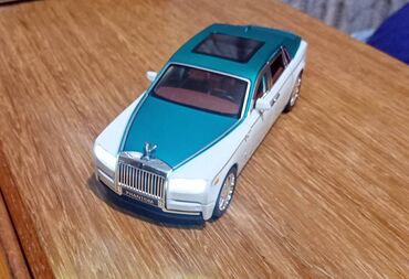 Igračke: Nov metalni model automobila Rols Rojs Fantom. Pale mu se prednja i — 4
