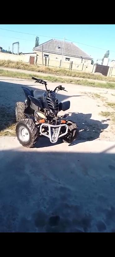 yan guzgulər s: ATV kvadrosikl – qara rəng, 4 təkərli, off-road üçün tam işlək — 1