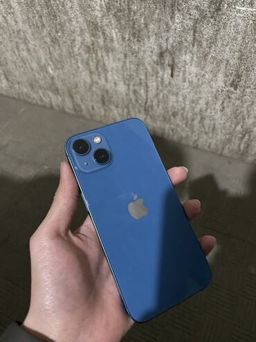 Apple iPhone: IPhone 13, Б/у, 128 ГБ, Голубой, Защитное стекло, Чехол, 80 %