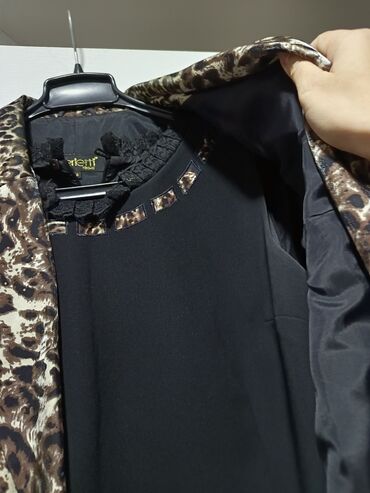 Dəstlər, kostyumlar: İkili 20 AZN pencək mayka 
44,46 razmer — 5