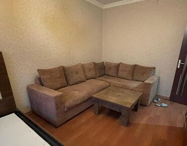 Giriş qapıları: Künc divan