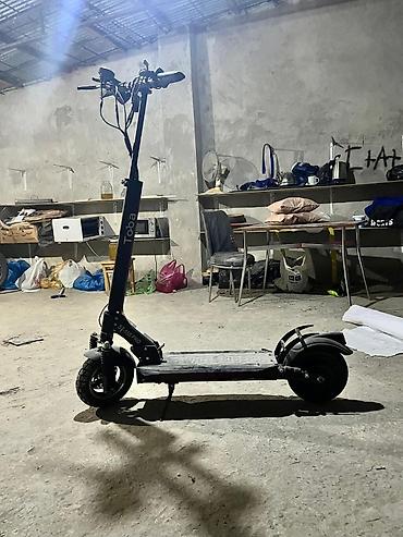 Другой транспорт: Kreditlə 1800 manata alınmış scooter satilir. 200 manatliq xərci var — 1
