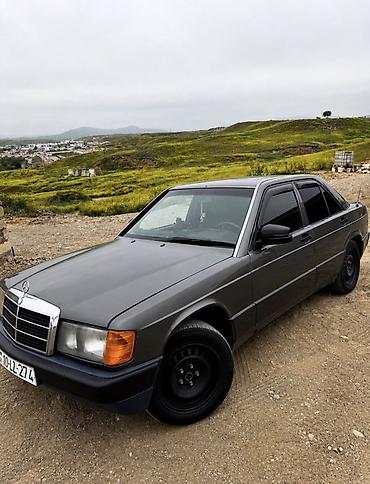 kia rio 2018: Mercedes-Benz 190: 2 l | 1991 il Sedan — 9