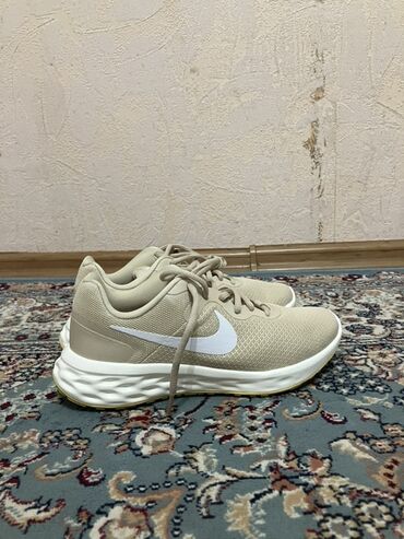 спортивные бриджи мужские: Кроссовки Nike Revolution 6 Next Nature бежевого цвета из