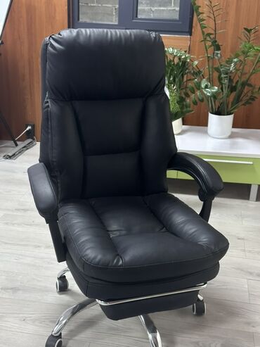стол натуральное дерево: Офис креслолор, Дөңгөлөктүү, түсү - Кара, Экокожа